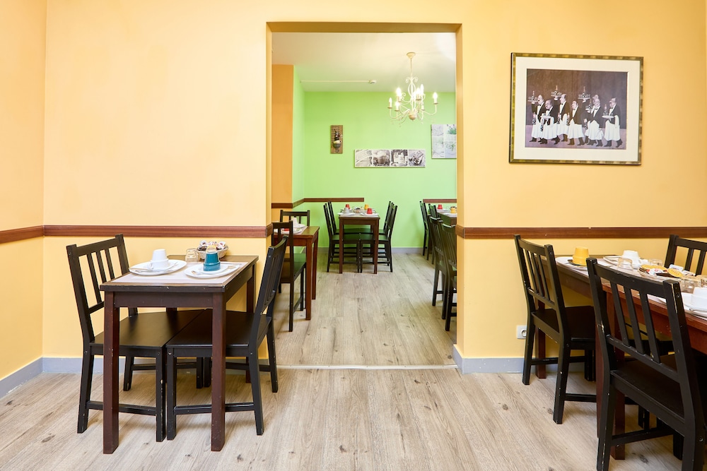 restaurant cafeteria