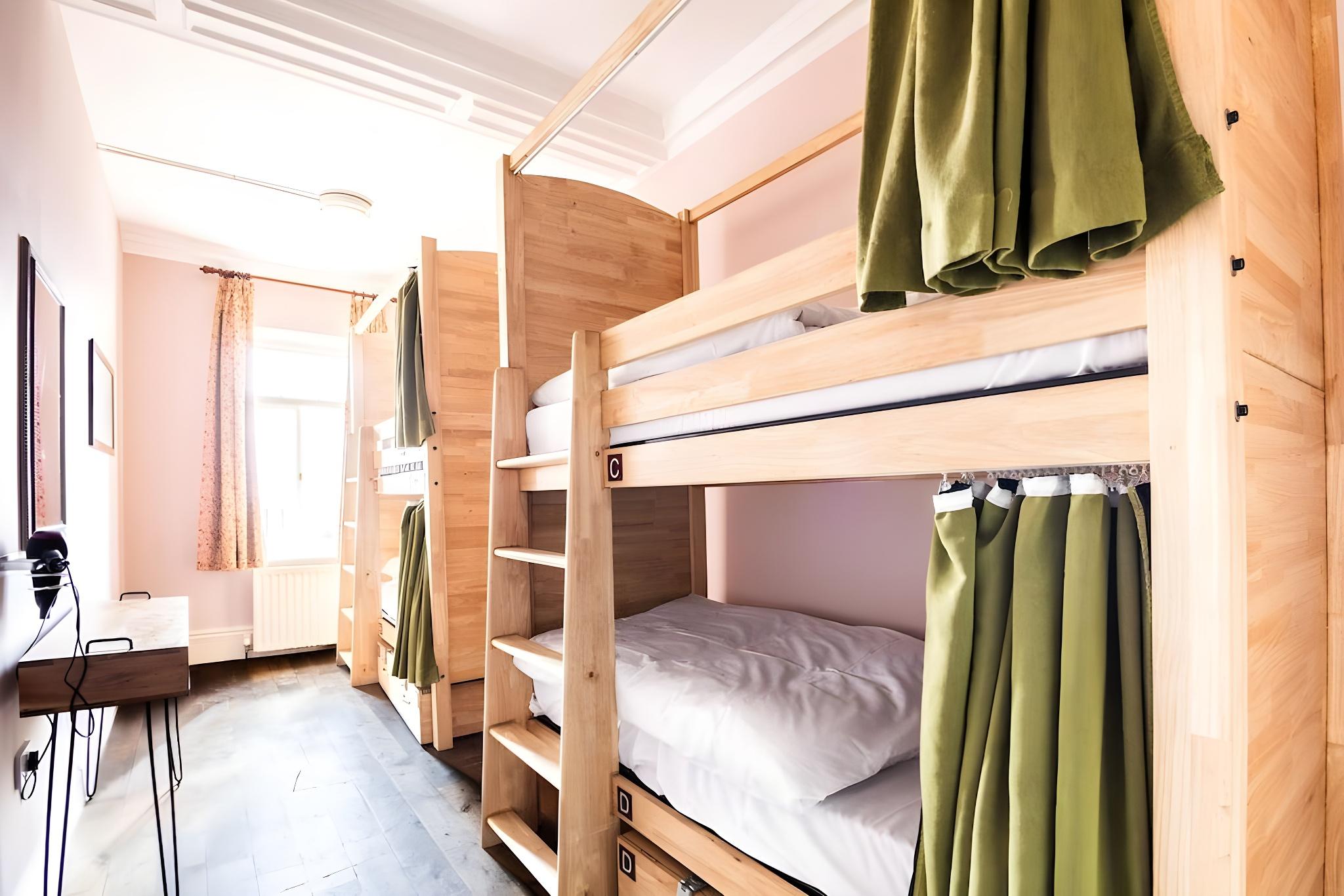 Female Dorm, 4 People