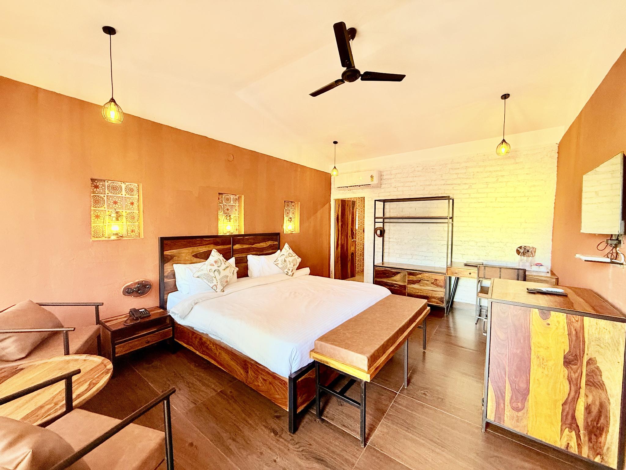 Rustic, Cottage, King Bed