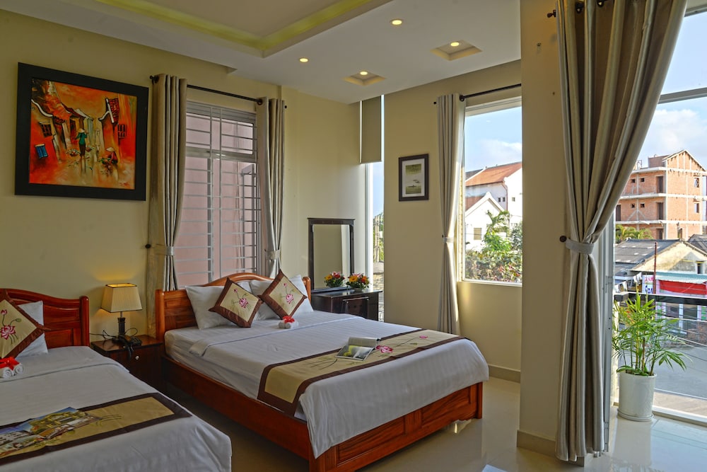 DELUXE, TRIPLE, GARDEN VIEW