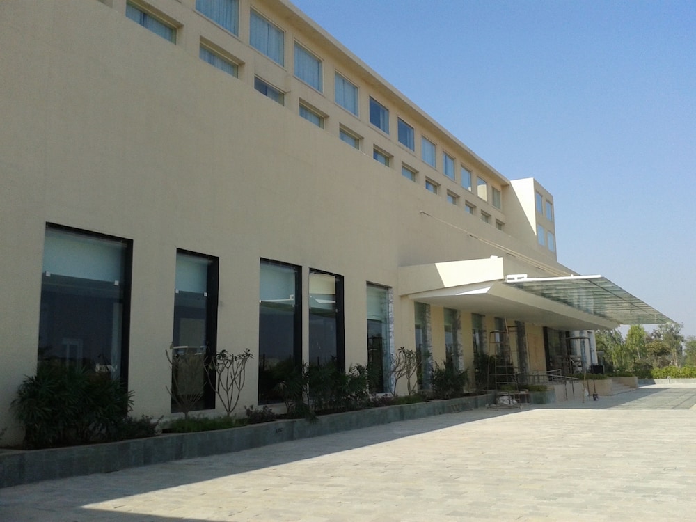 Courtyard Bilaspur 1/49