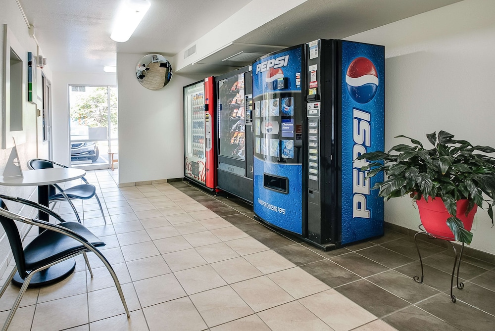 Motel6 Lenexa, KS - Kansas City Southwest 33/44