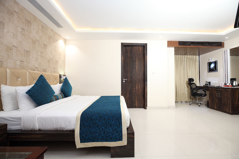 Pinnacle by Click Hotels, Lucknow 23/63