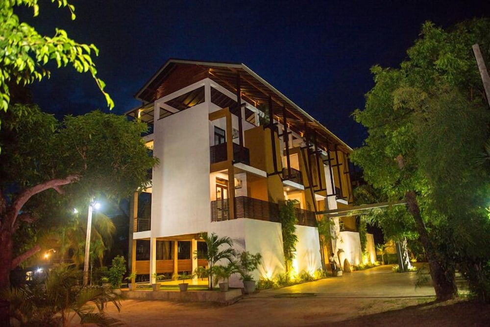 Olanro Hotel 10/40