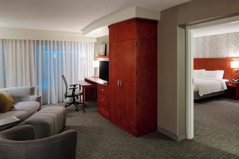 Courtyard by Marriott Columbus West 11/39