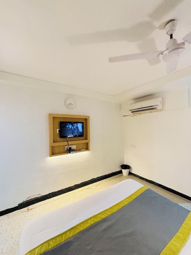 Hotel Gurukripa 28/50