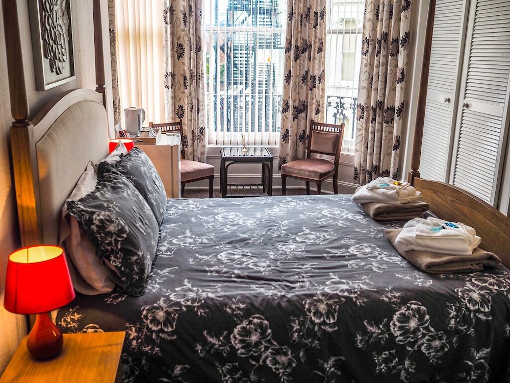Carlton House 20/50