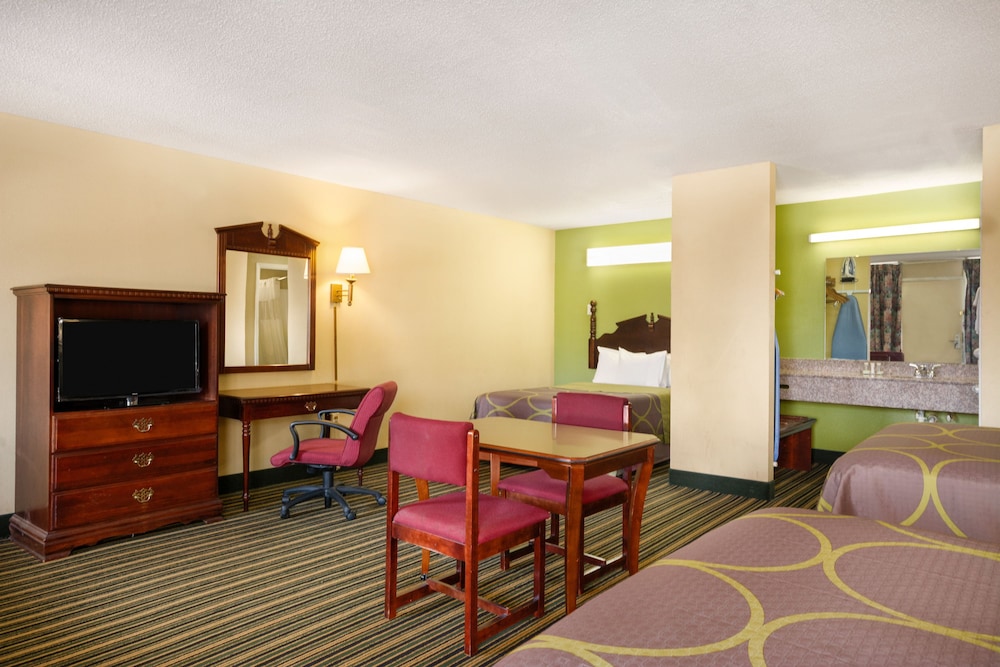 Super 8 Orangeburg 3/6