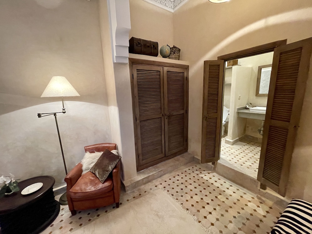 Riad Jona 5/74