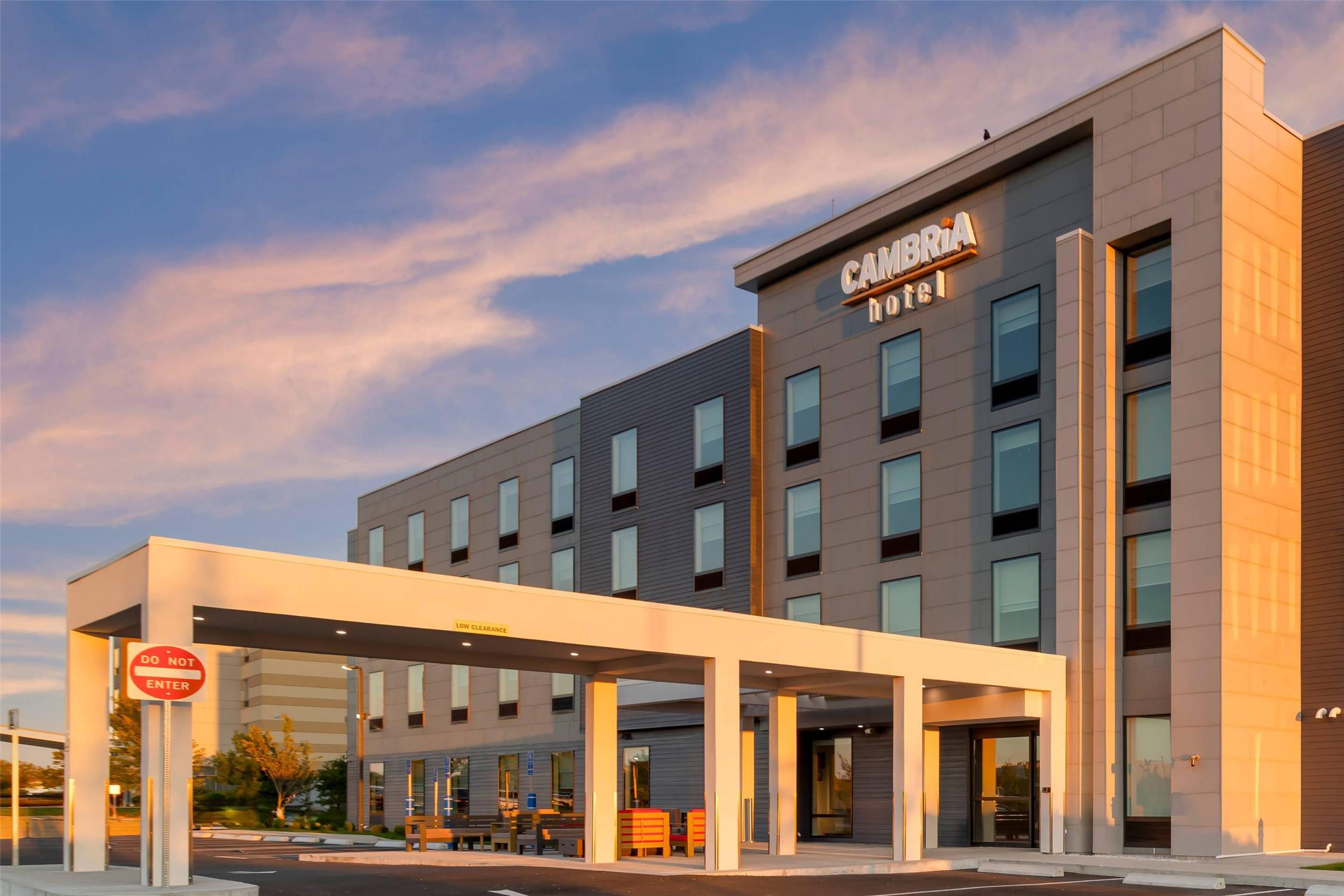 Cambria Hotel & Suites Plymouth 4/30