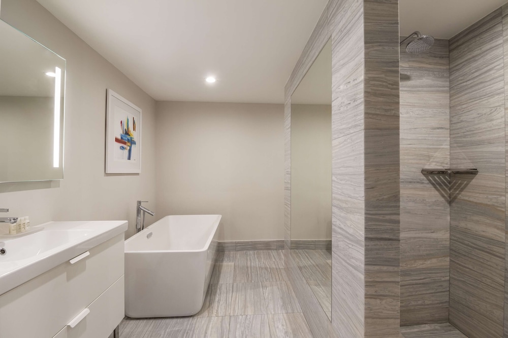B Ocean Resort Fort Lauderdale 50/50