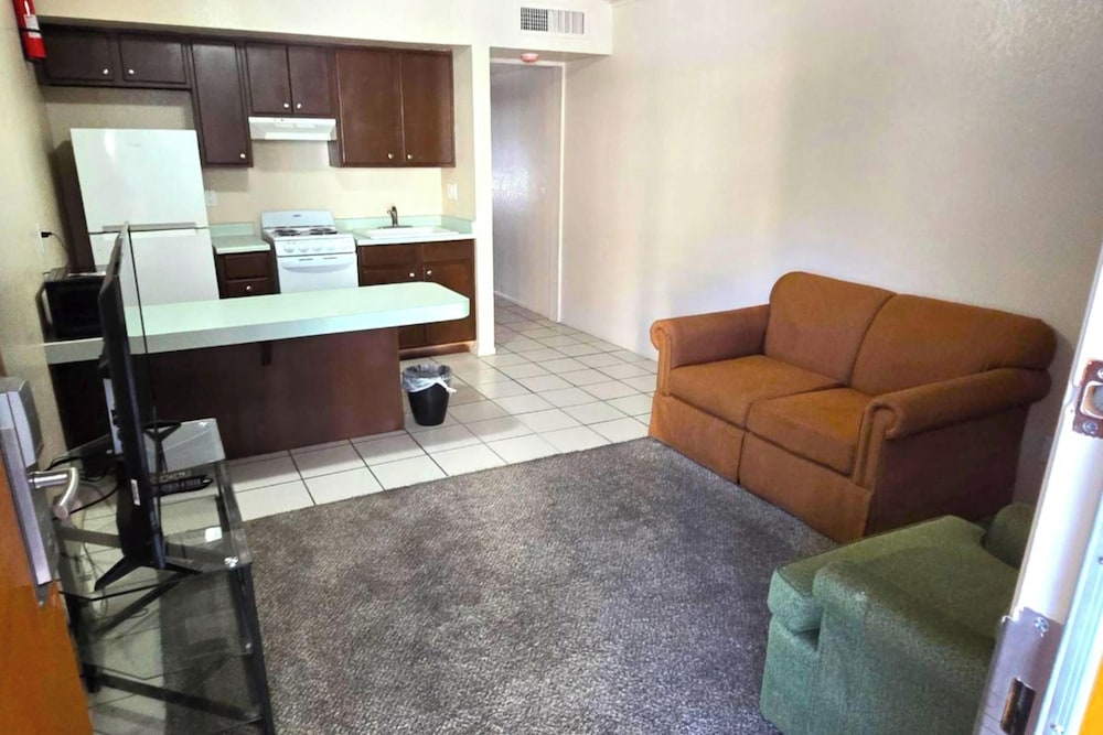 Sands Inn & Suites Lake Havasu City 22/60