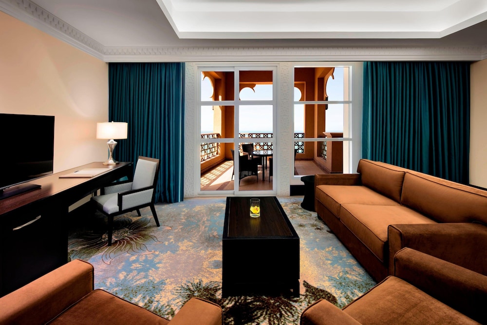Sheraton Sharjah Beach Resort Spa 32/58
