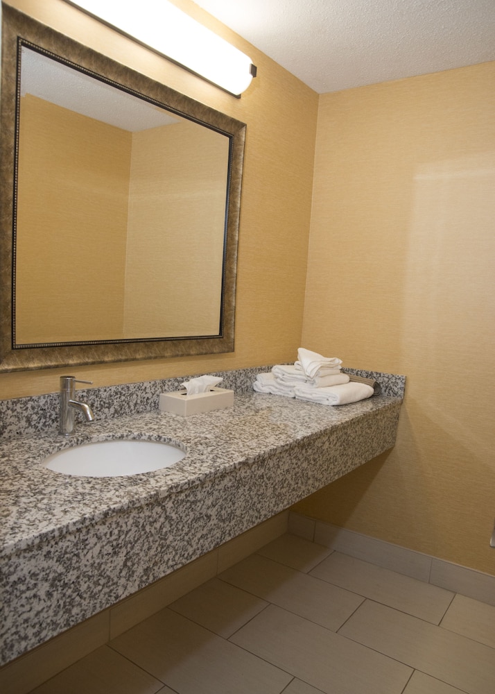 Hampton Falls Inn 18/44