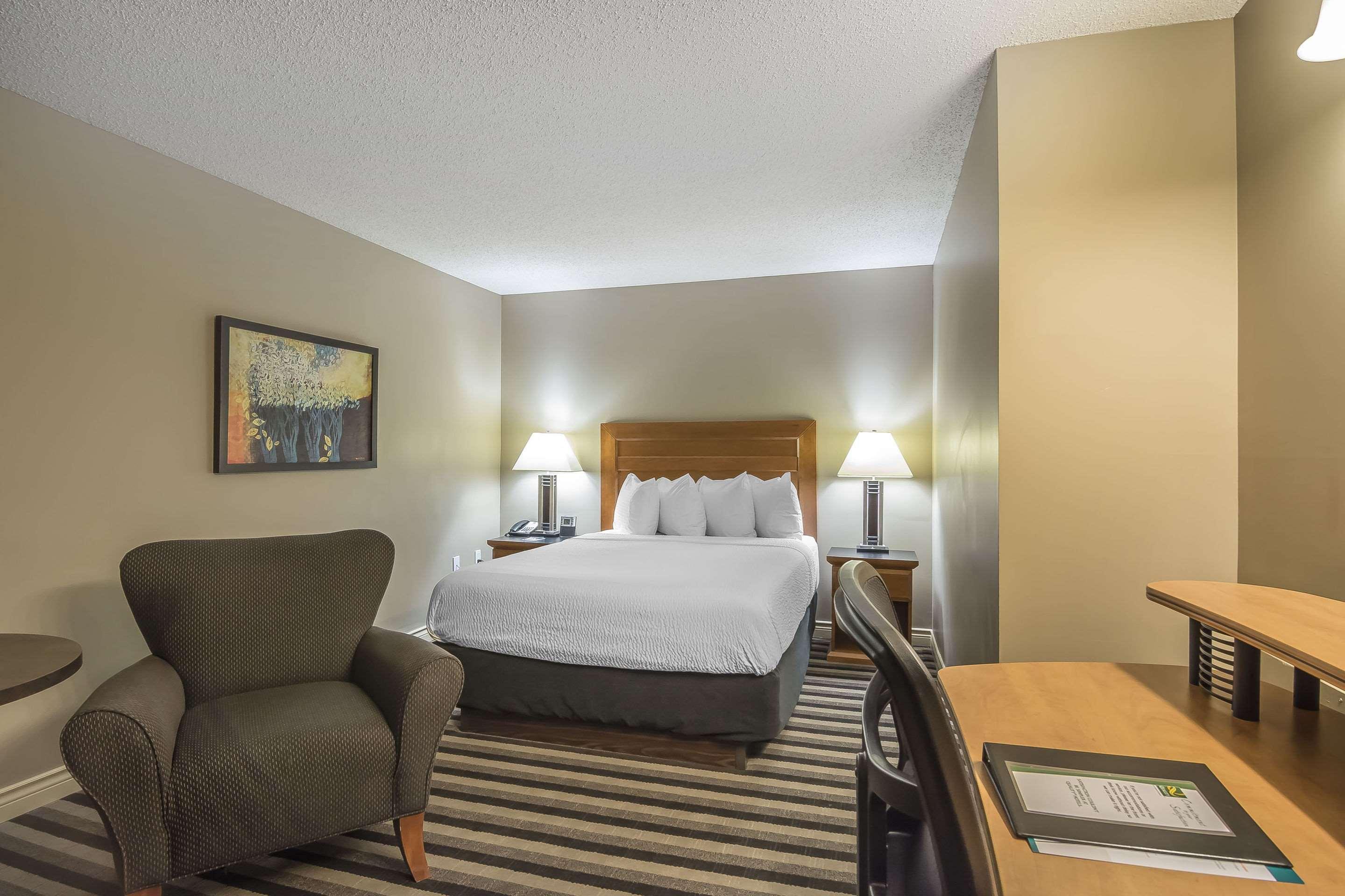 UPGRADE, BUSINESS, QUEEN BED