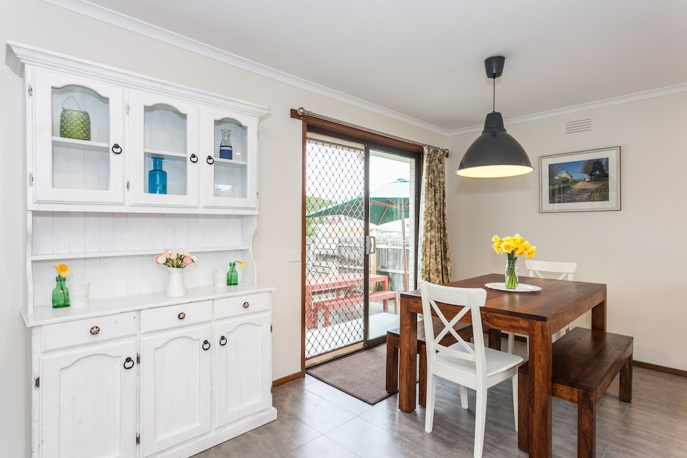 Beachfront Cottages Torquay 19/36