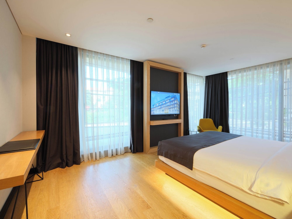 METROPOLITAN HOTELS BOSPHORUS 13/75