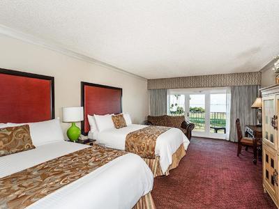 Superior, Queen Bed, Bay View, Balcony