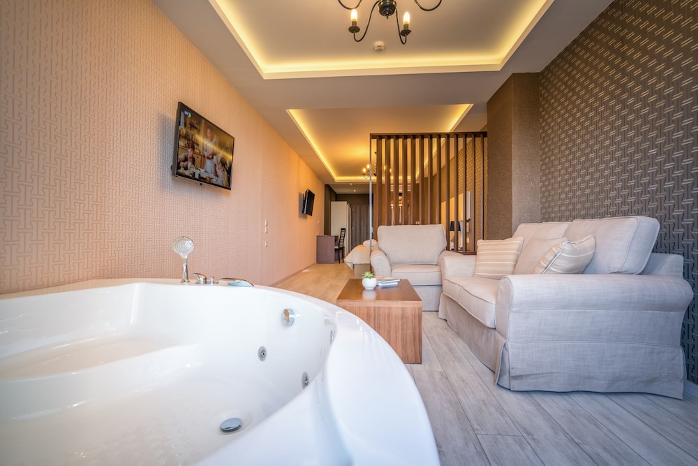 Elegance Luxury Executive Suites - Adults Only 34/58