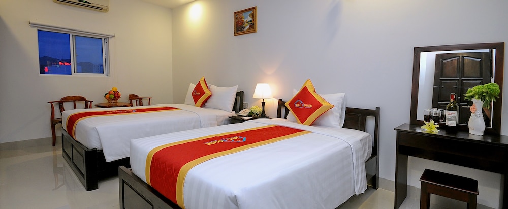 Full House Hotel 28/66