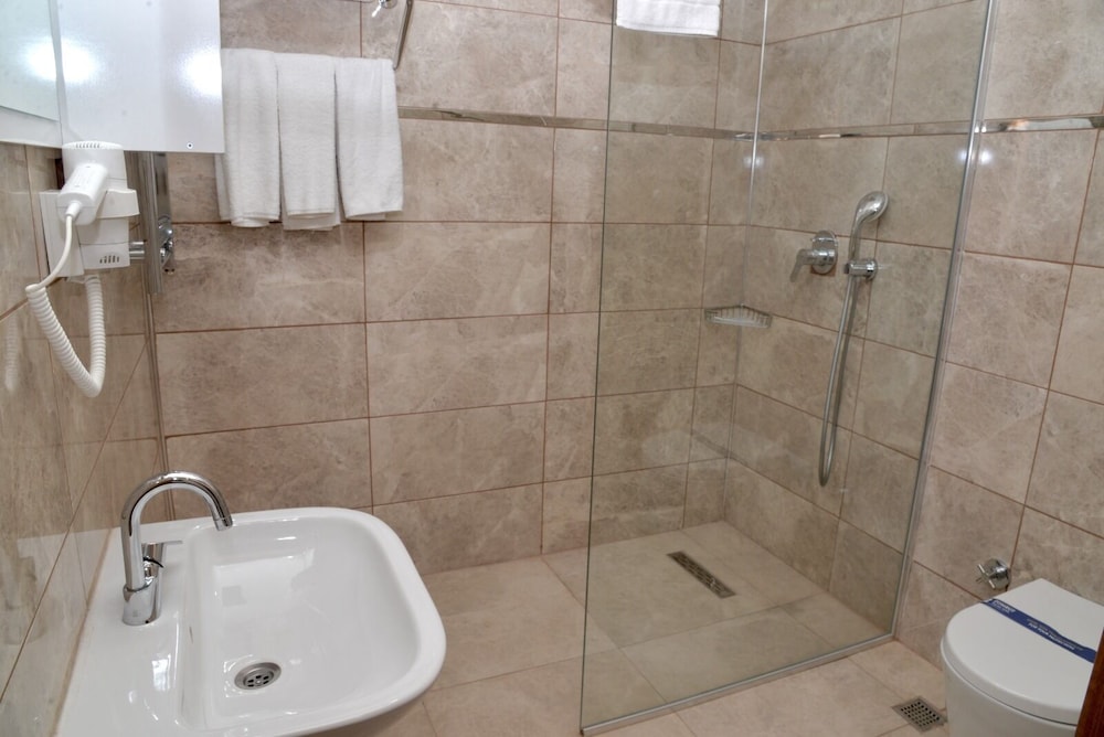 Zumrut Palas Otel 38/44