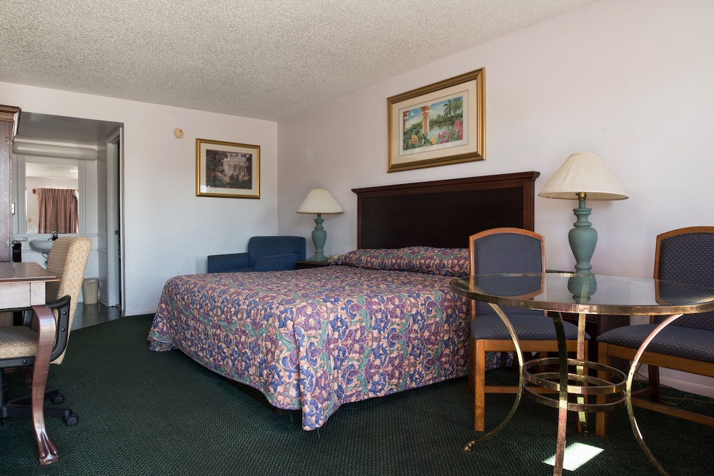Howard Johnson by Wyndham Orlando Lake Buena Vista South 28/47