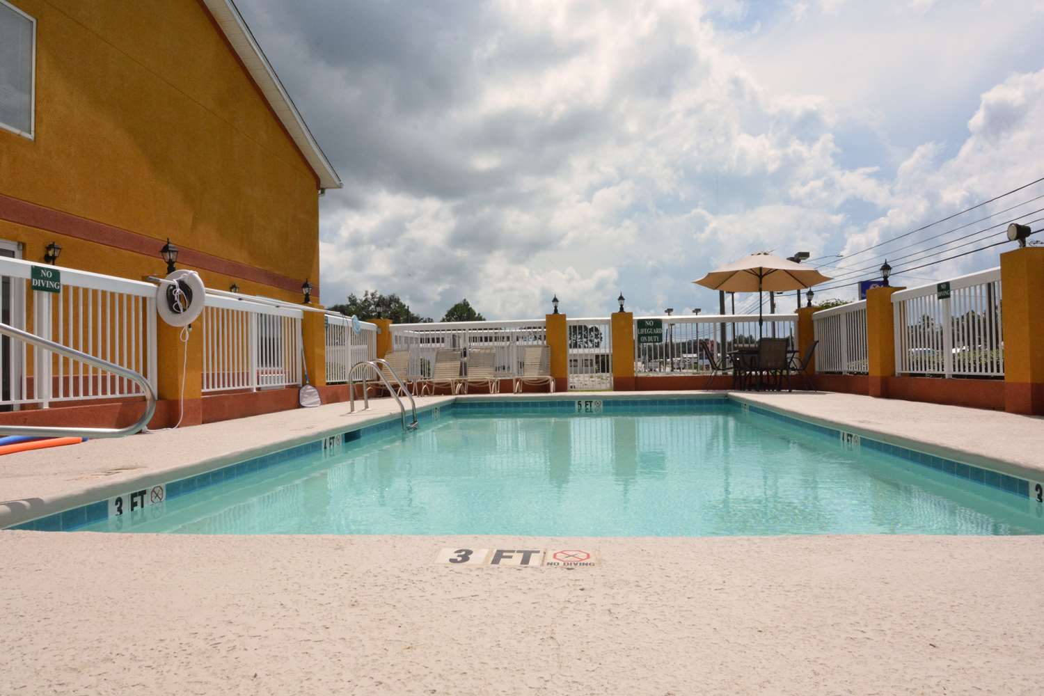 Jameson Inn & Suites Hazlehurst 37/37
