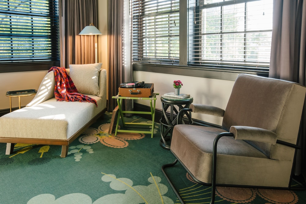Hotel Clermont 27/67