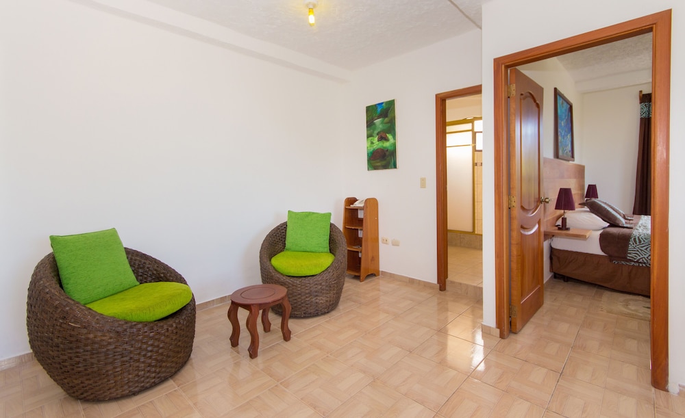 Twin Lodge Galapagos Hotel 45/68