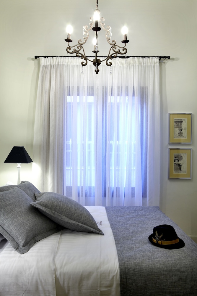 Sweet Home Hotel 23/75