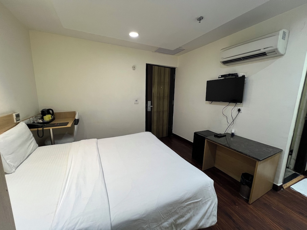 Hyphen Business Hotel 9/50