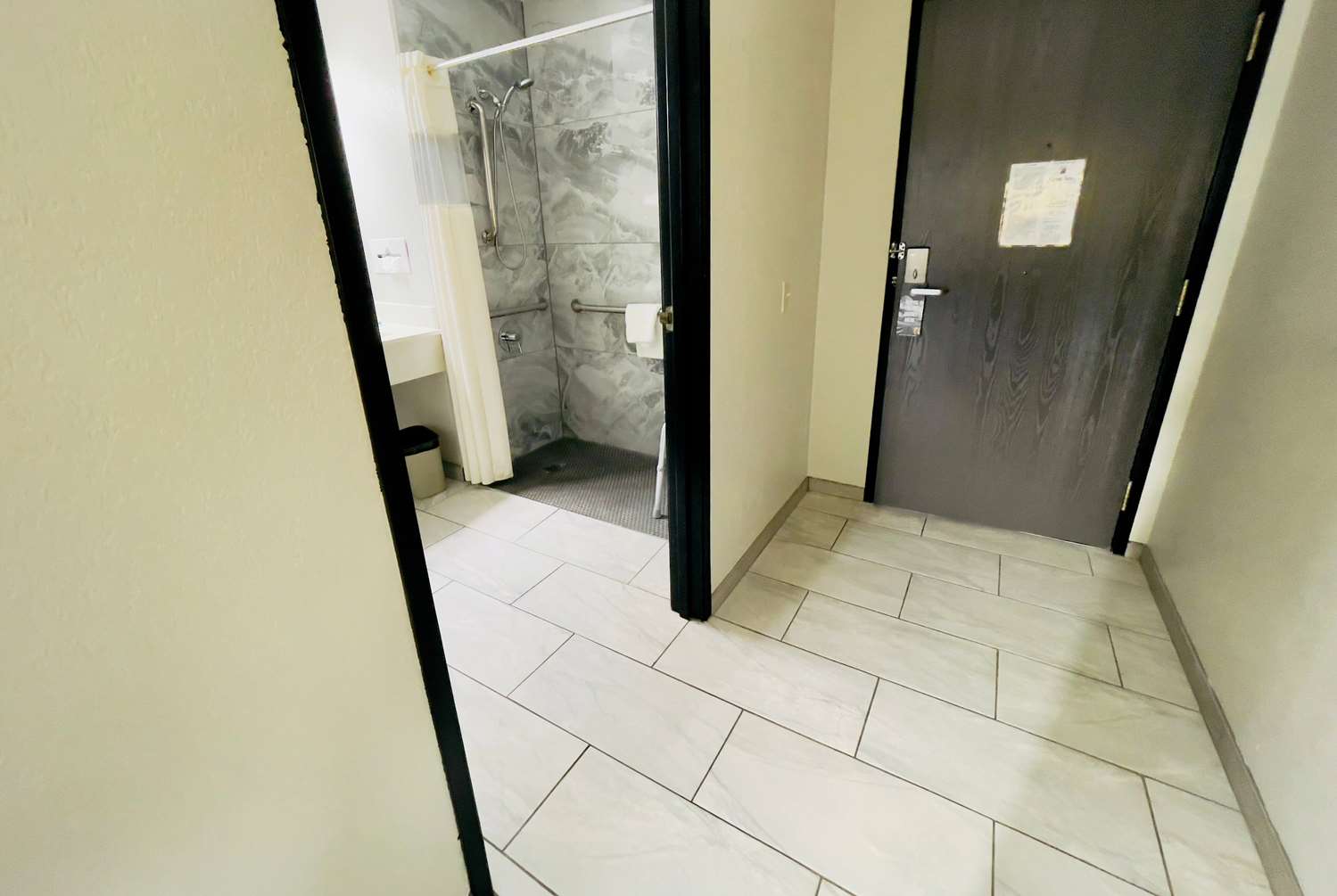 Super 8 By Wyndham Shakopee 11/29