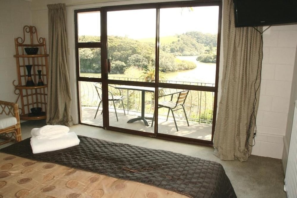 Falls Motel & Waterfront Campground 36/66