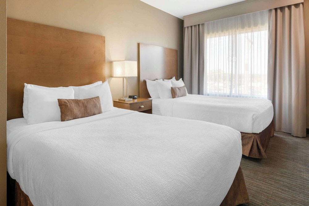 Suite, 2 Queen Beds, Sofa, Accessible