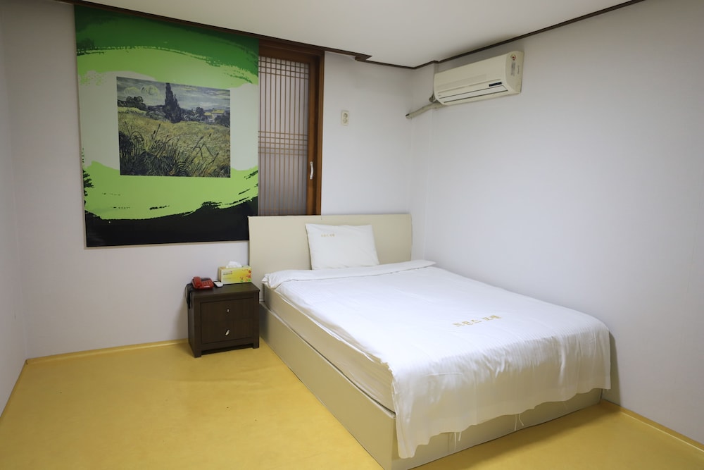 Twins Hotel 15/33
