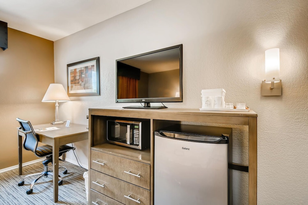 Orangewood Inn Suites Midtown 44/58