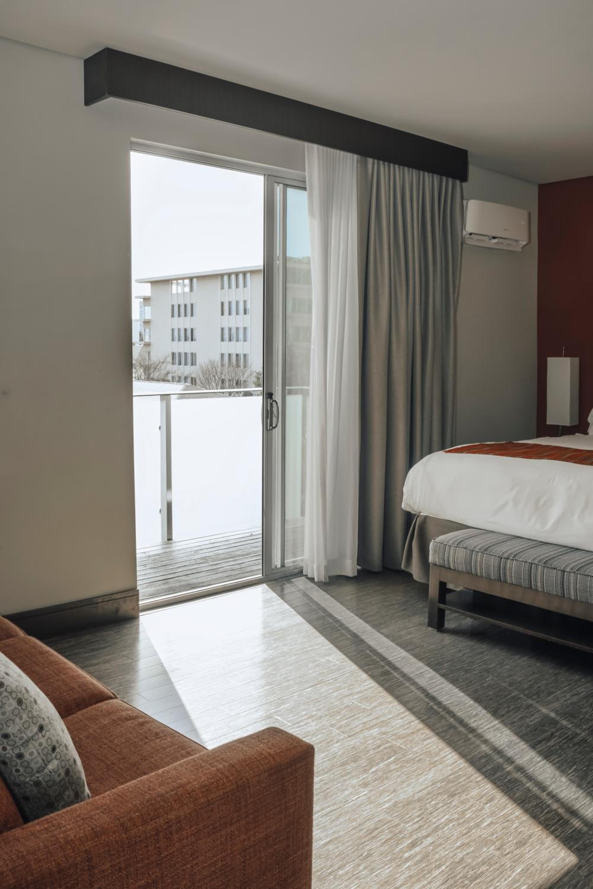 جناح بسرير كينج بشرفة، Sirtaj Hotel 8/10