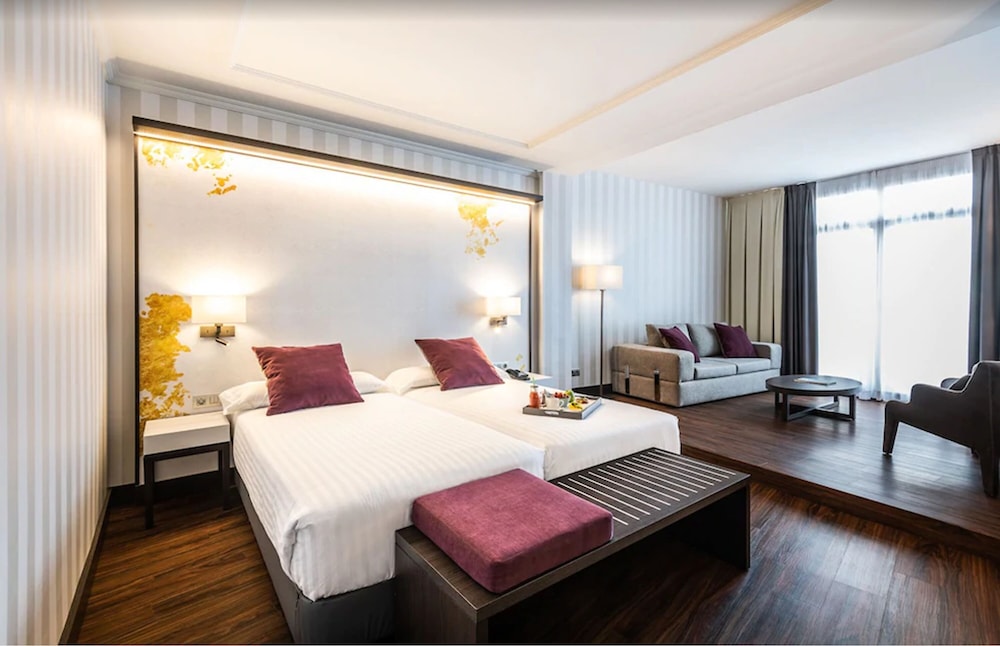 JUNIOR SUITE, TWIN BEDS, BALCONY