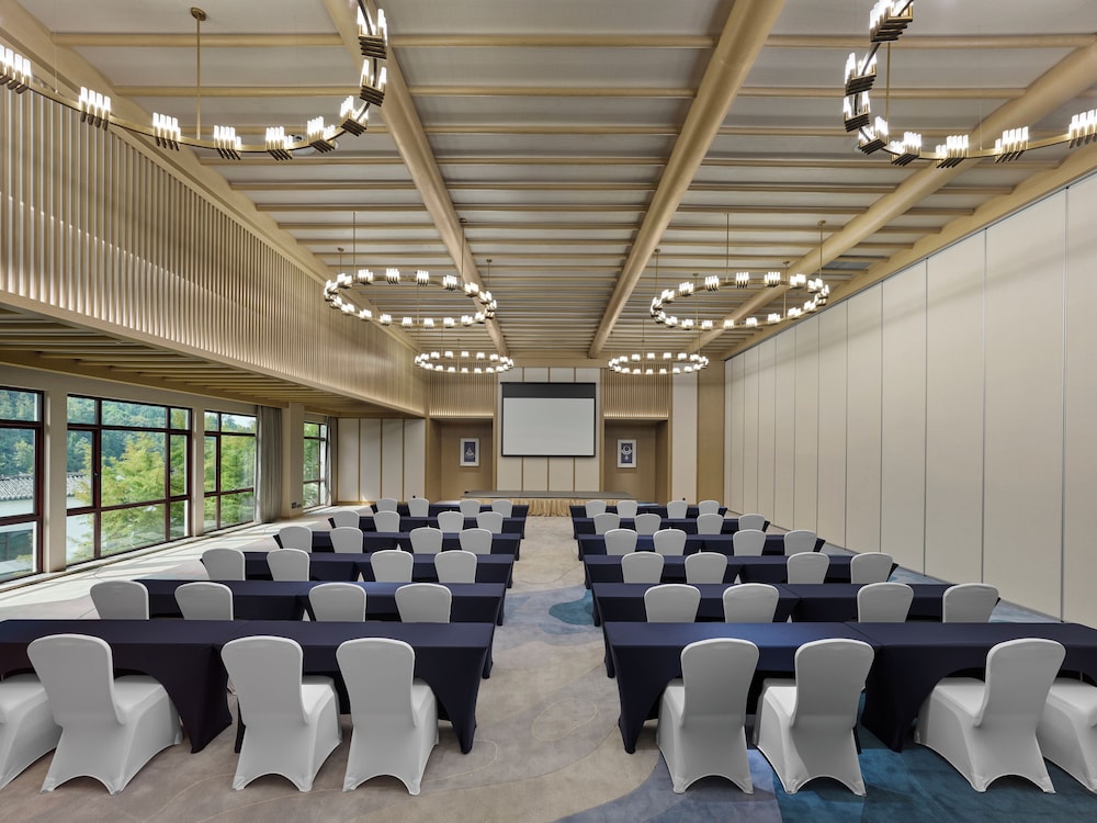 Banyan Tree Tengchong 77/81