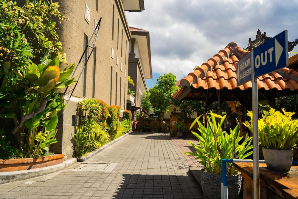 Puri Ayu Hotel 35/40