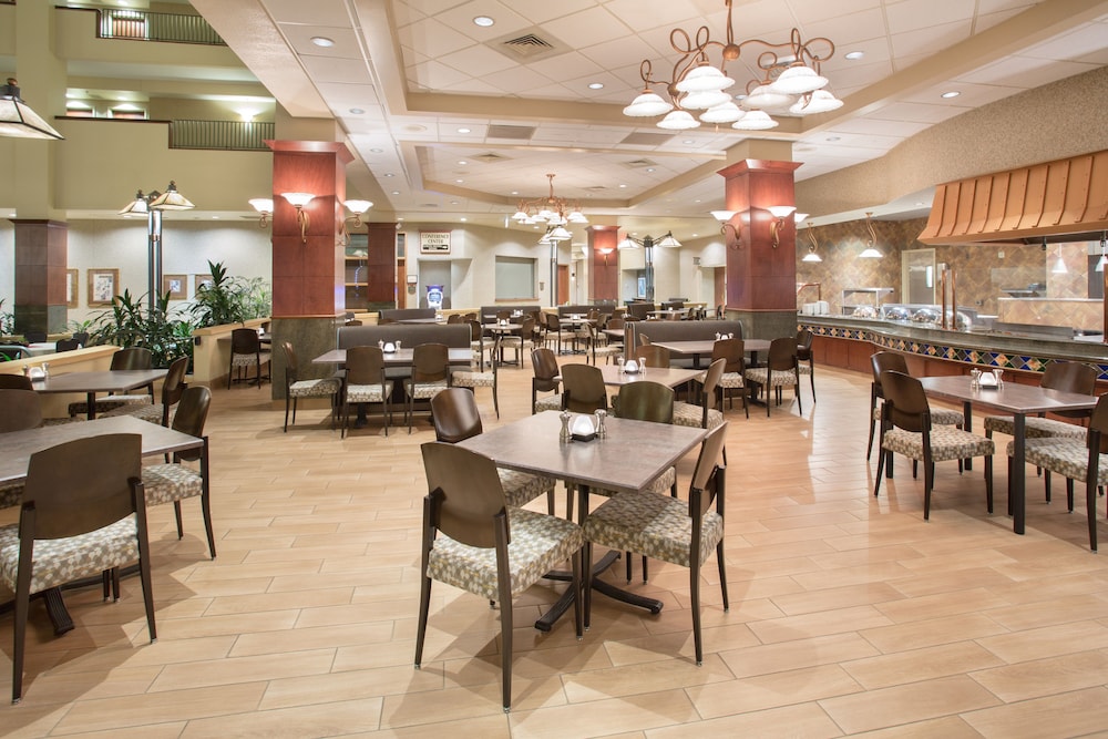 Hotel Topeka At City Center 25/36