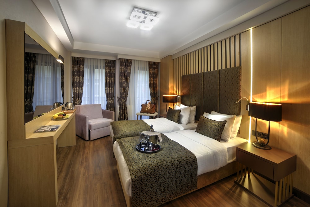 Pell Palace Hotel and Spa 20/50