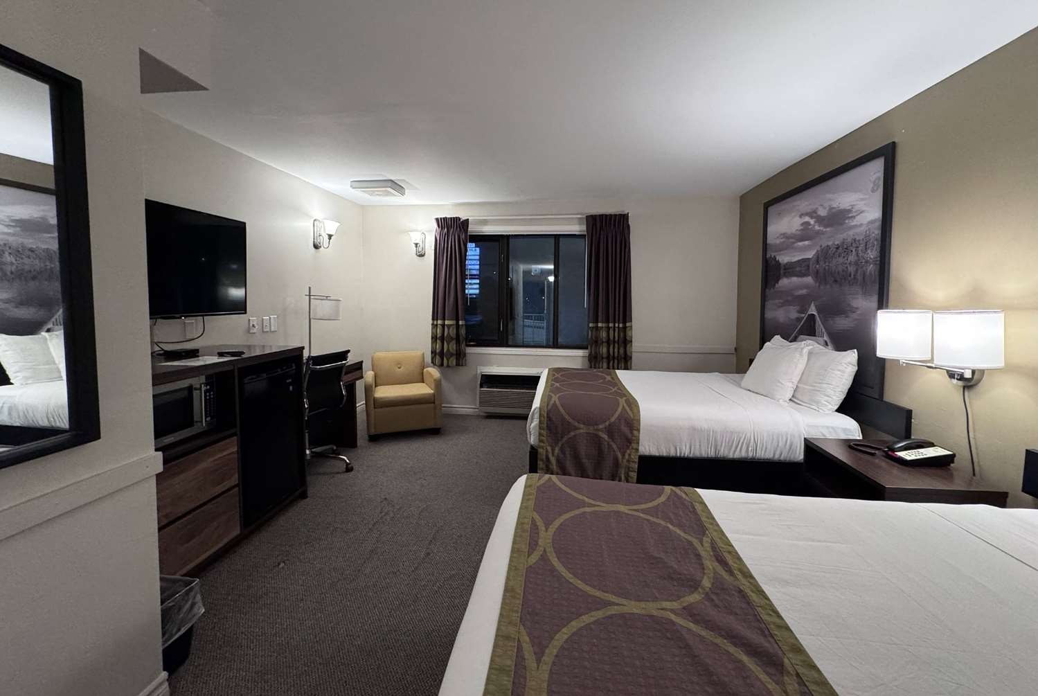 Super 8 By Wyndham Guelph 8/21