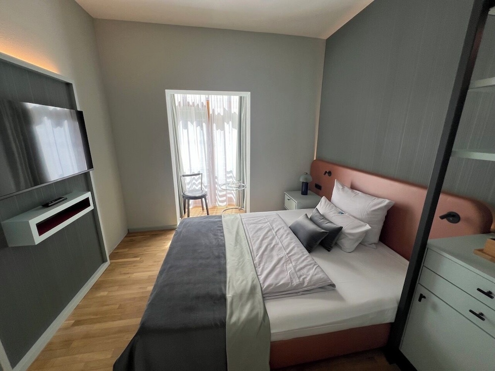 Lint Hotel Koln 12/41
