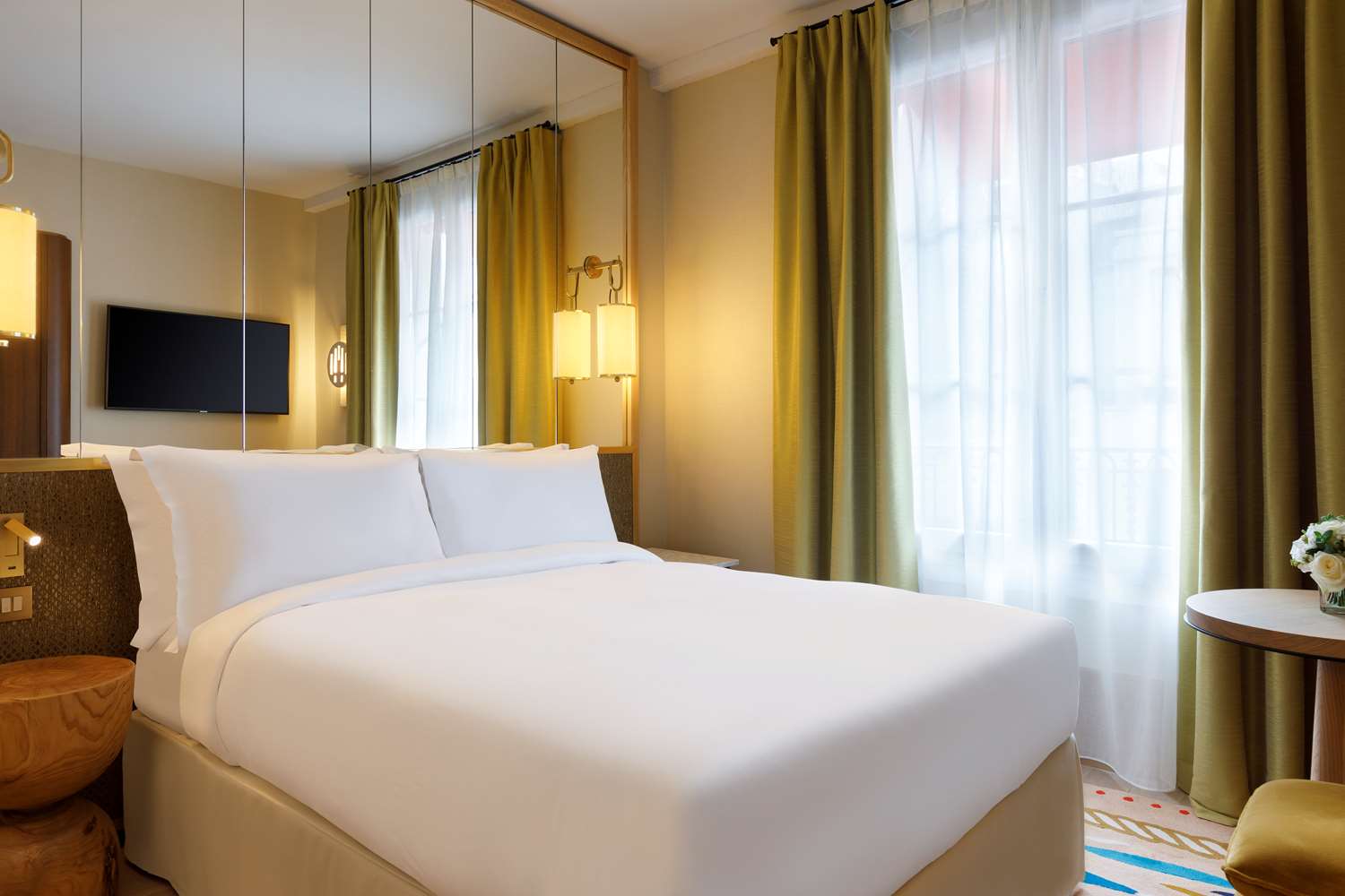 Deluxe, Queen Bed