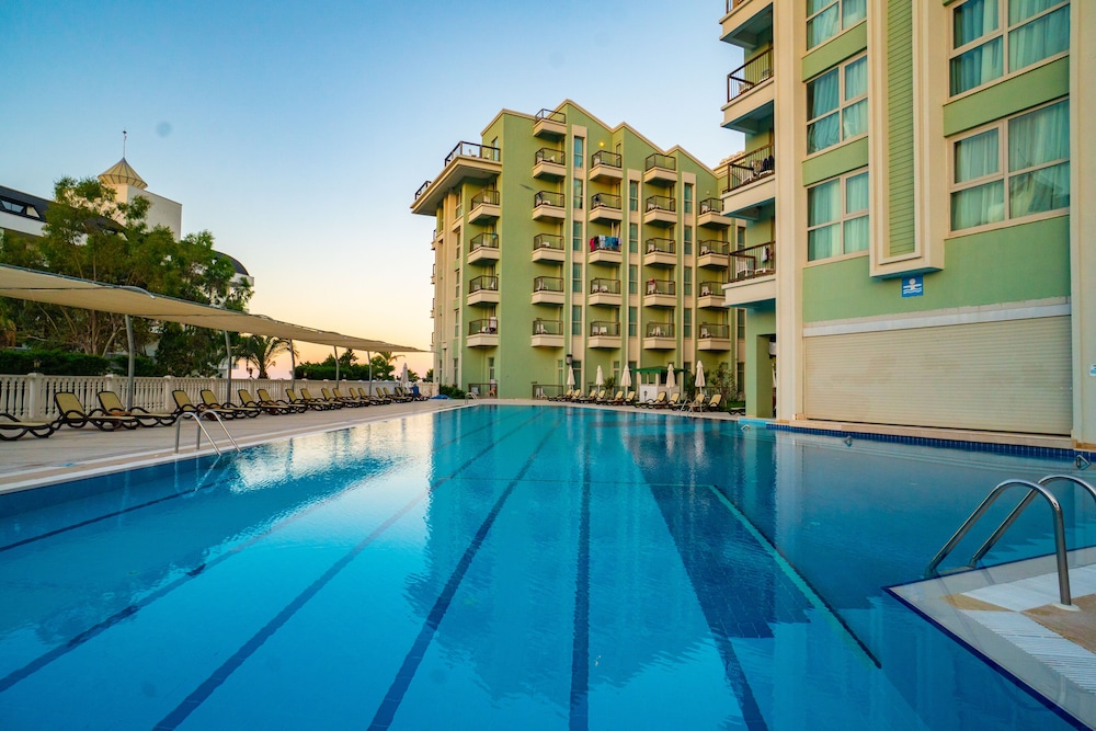 Royal Atlantis Resort Spa 11/69