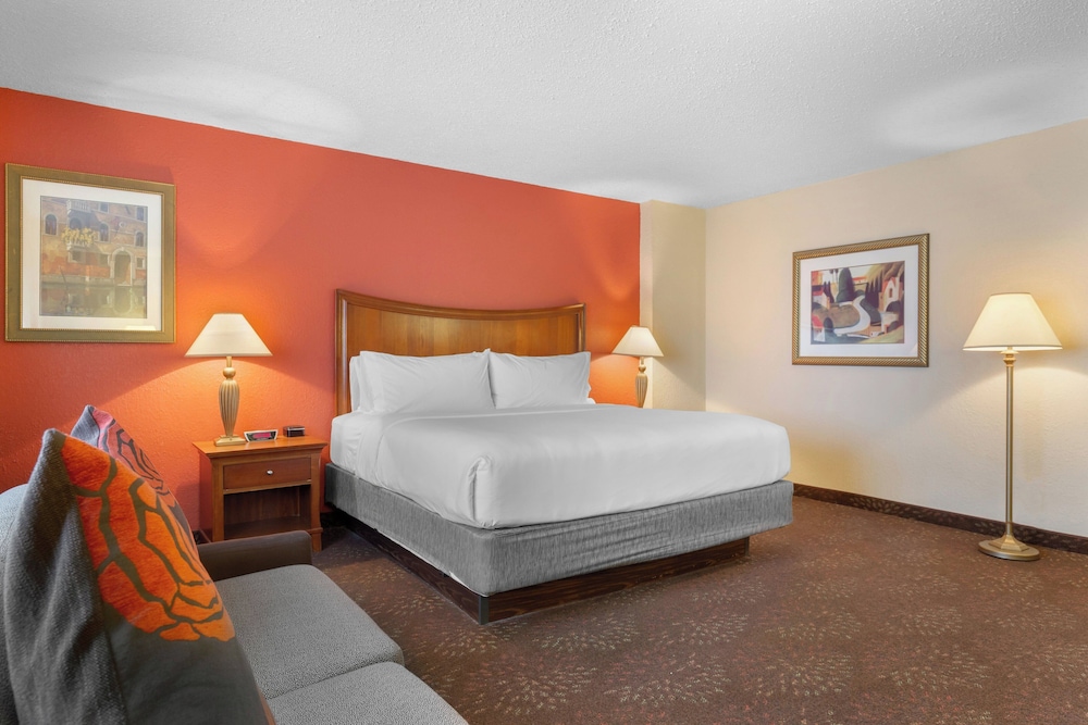 Holiday Inn Express Chicago Downers Grove 20/74