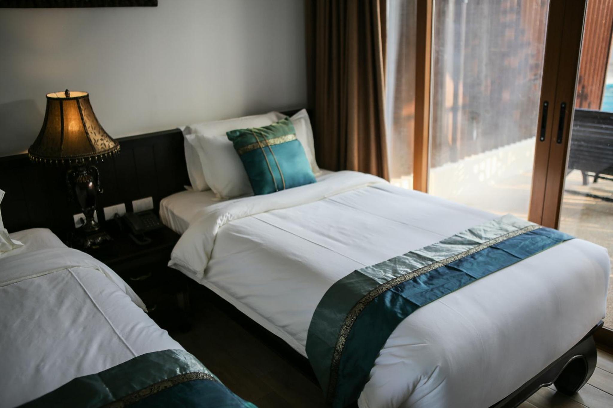 Deluxe, Double or Twin Bed, Pool Access