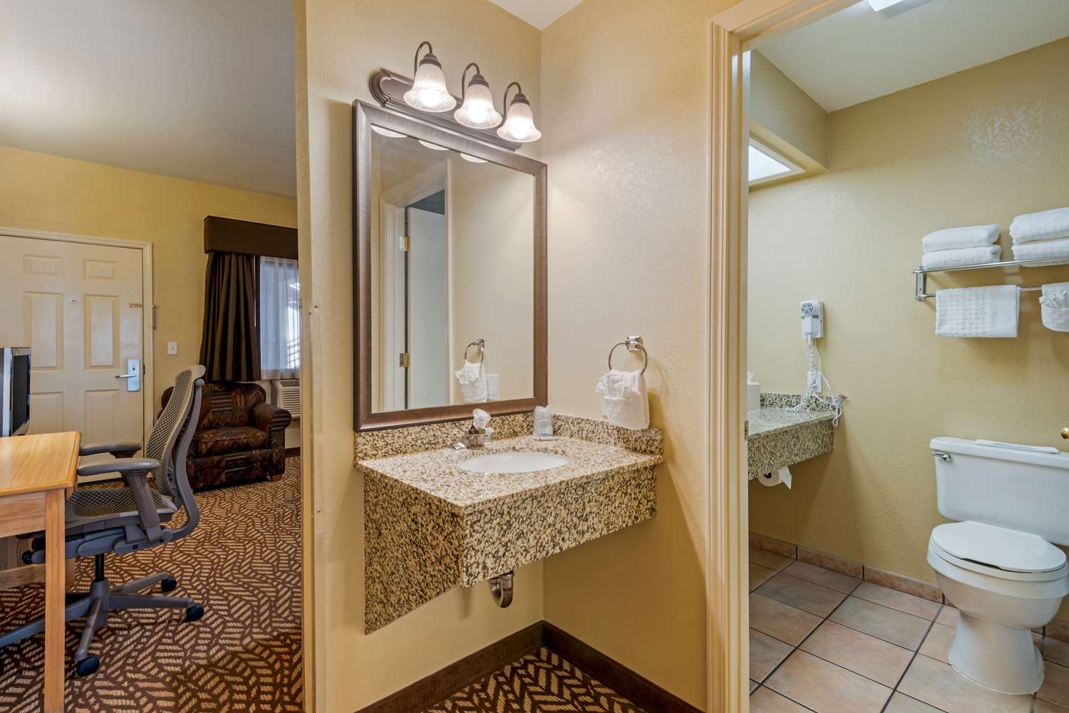Turquoise Inn and Suites Cortez near Mesa Verde 41/42