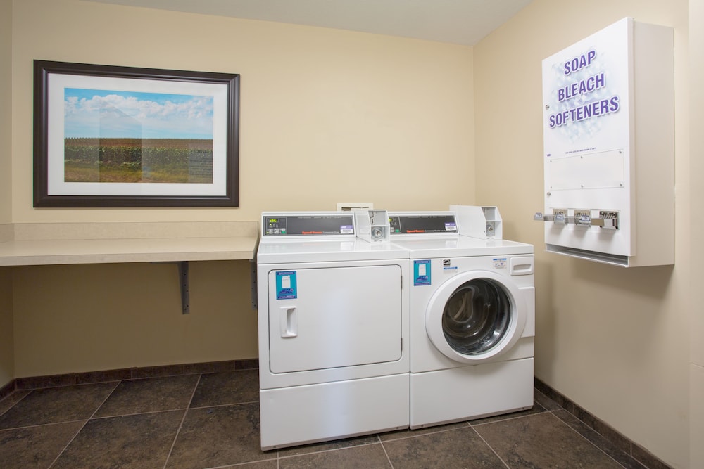 Holiday Inn Express Hotel Suites Concordia Us81 29/59